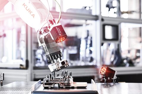 Les capteurs optiques et les capteurs de vision résolvent les tâches de vos robots dans la fabrication industrielle.